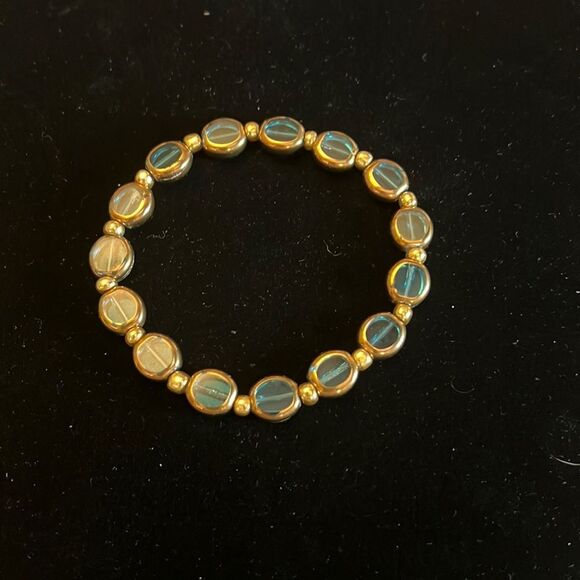 Handcrafted gold tone blue and gold bead stretch bracelet - Picture 1 of 2